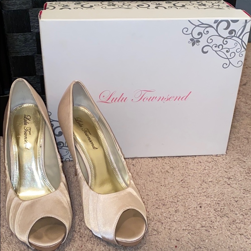 Lulu Townsend Peep-Toe 2-3” Heel